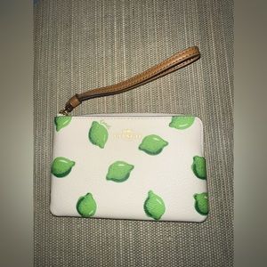 Coach wristlet perfect for spring or summer!!